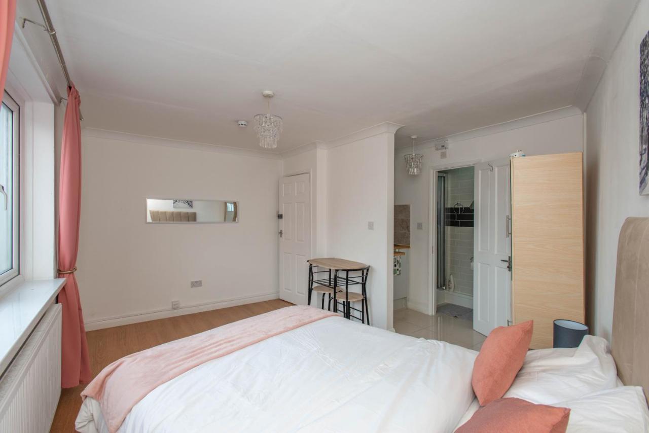 Modern Apartments In Bromley, Greater London Near Tesco And Sundridge Park Station Exterior photo