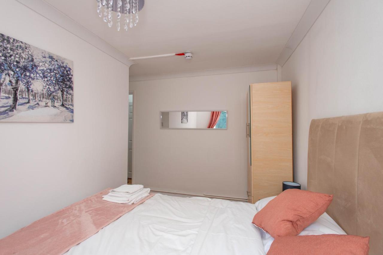 Modern Apartments In Bromley, Greater London Near Tesco And Sundridge Park Station Exterior photo